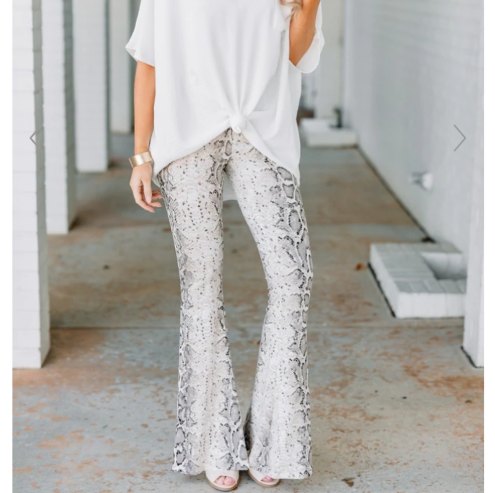 Grey snake print wide leg pants size Large